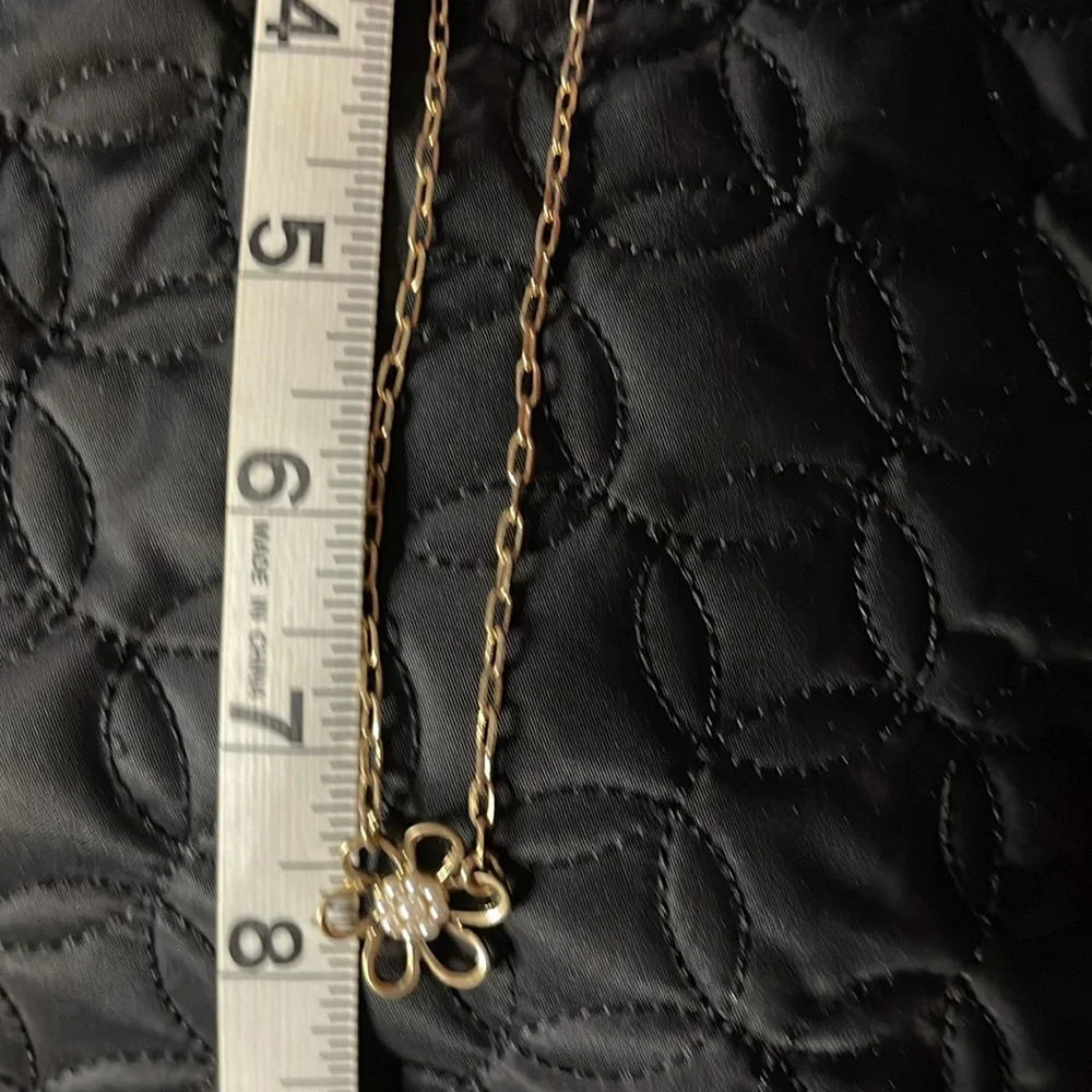 Necklace With Wire Daisy With Small White Stone Center NWT - Picture 3 of 5